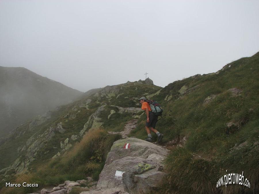 02_Al passo di Mezzeno ancora nebbia.JPG